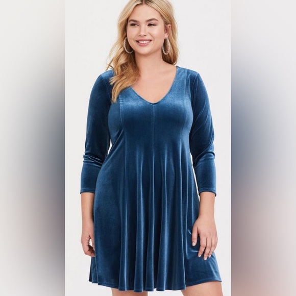 TORRID Mini Velvet Fluted Dress Size 0 - Picture 2 of 8